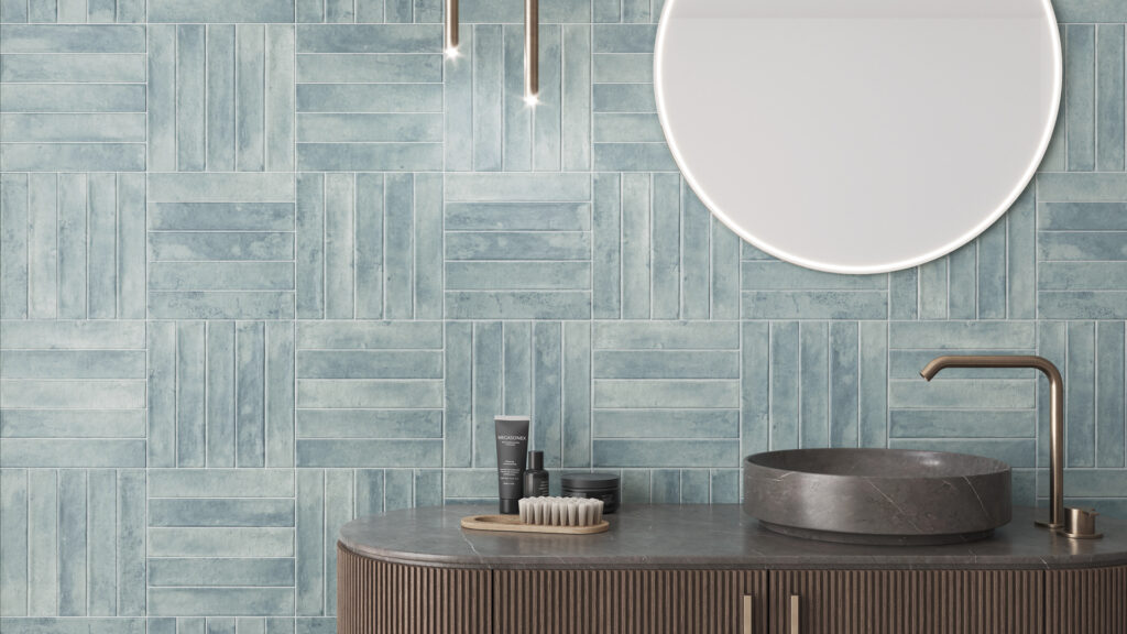 Creativos patrones y disposiciones: azulejos de pequeño formato para baños